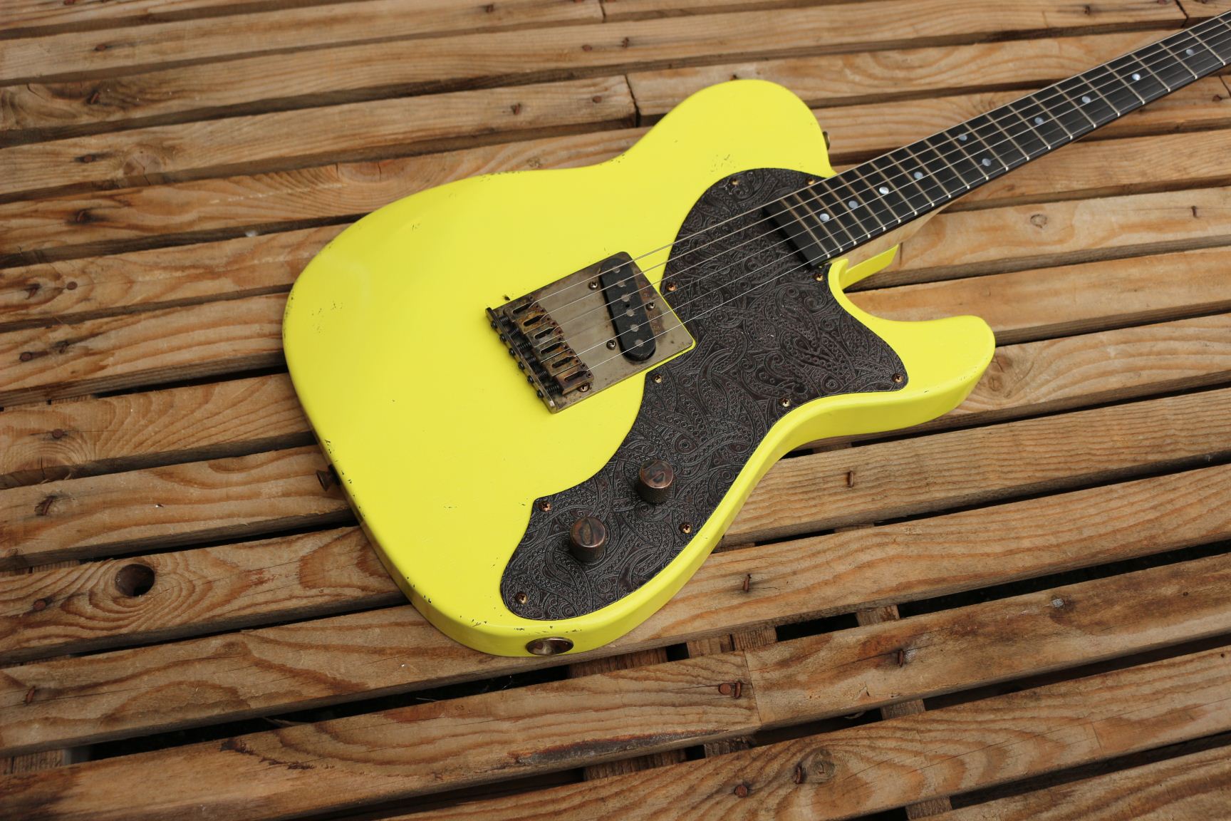 chitarra telecaster gialla body