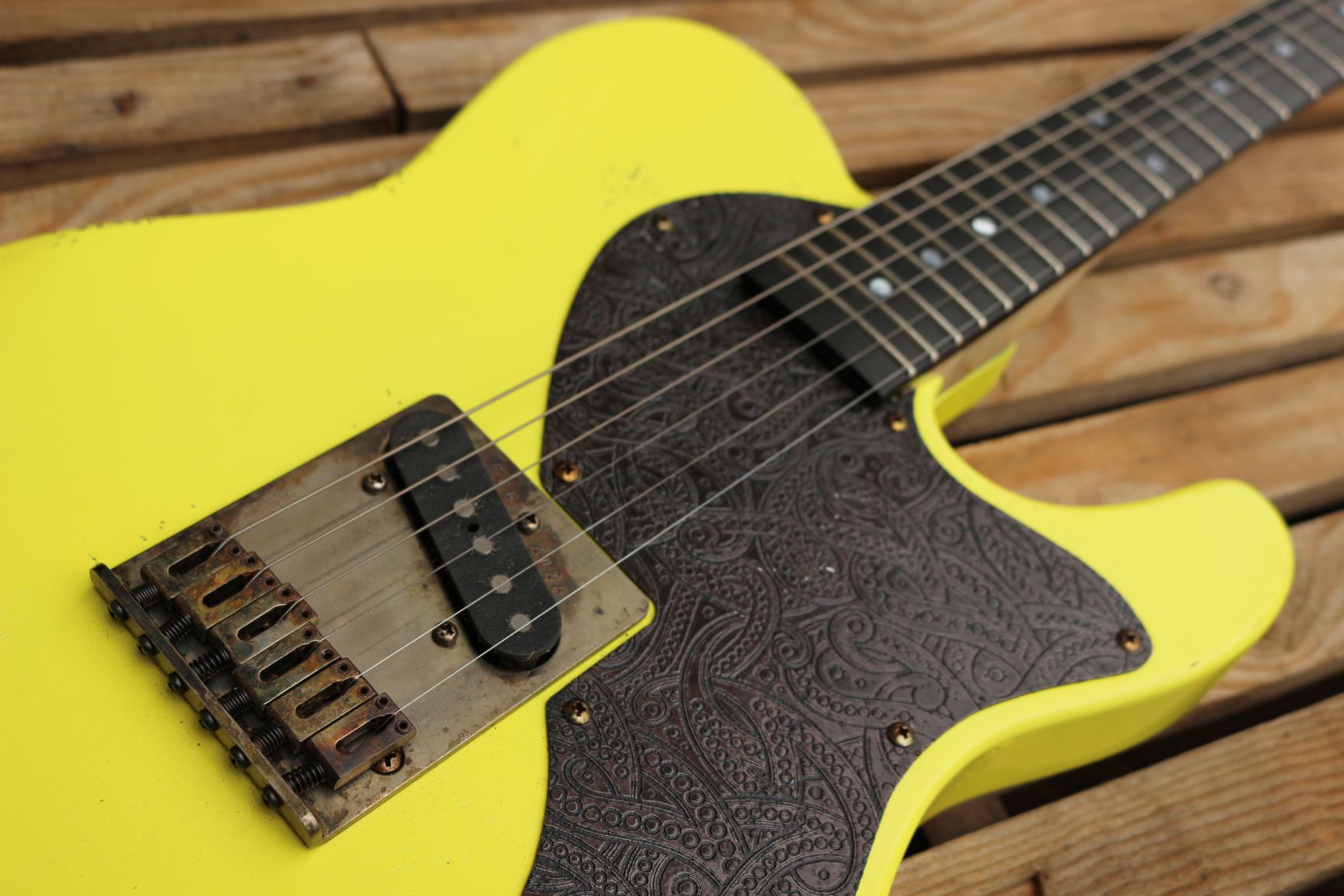 chitarra telecaster gialla