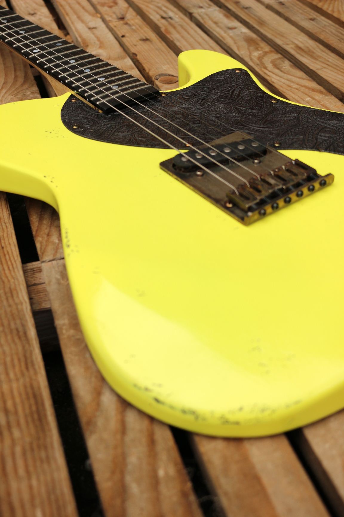 chitarra telecaster gialla